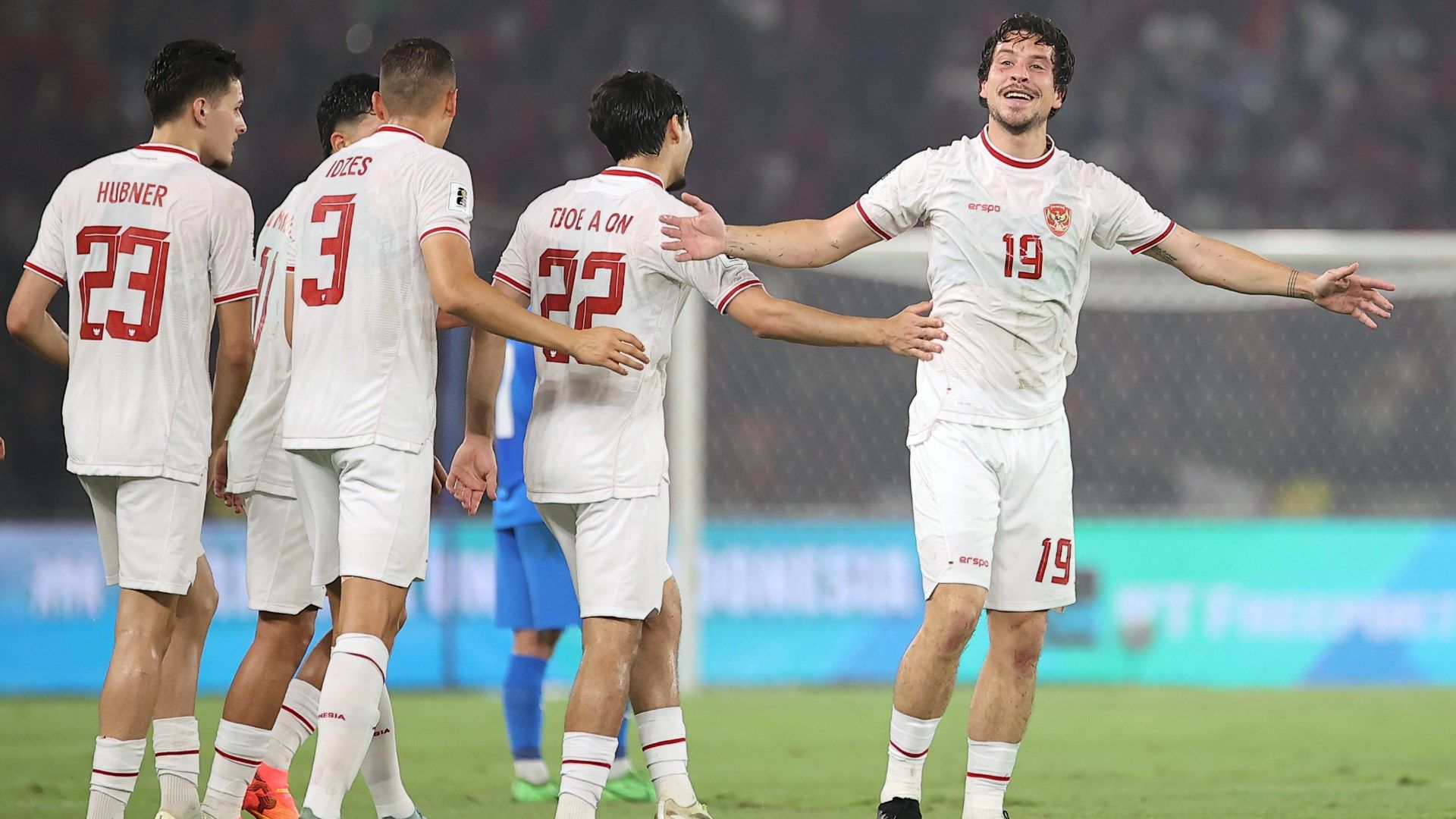 Thom Haye Cetak Gol Perdana, Timnas Indonesia Melaju Ke Putaran Ketiga |  Goal.com Indonesia